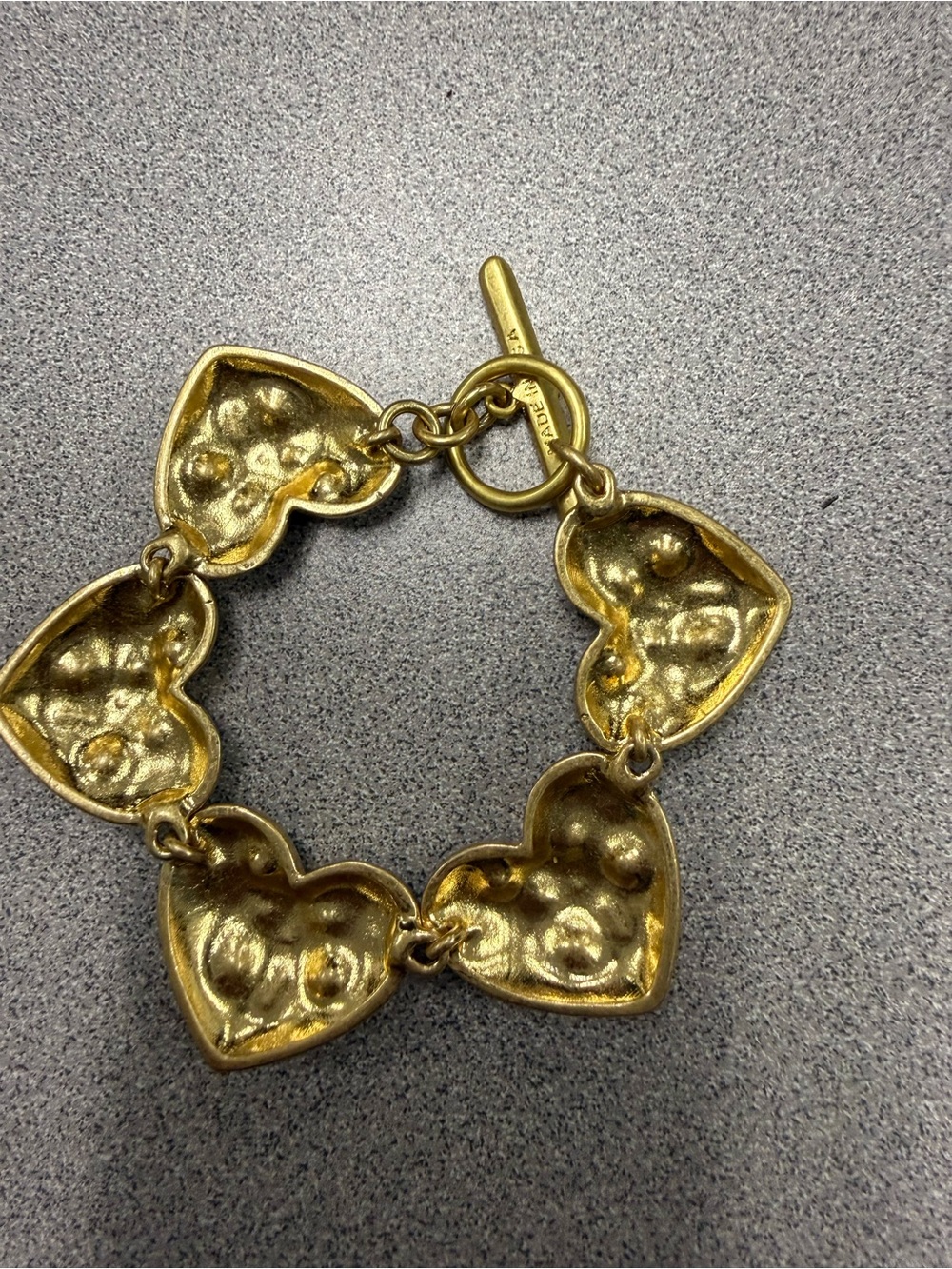 Oscar de la Renta Gold-Tone Bracelet with Emerald Green Hearts - Picture 3 of 6
